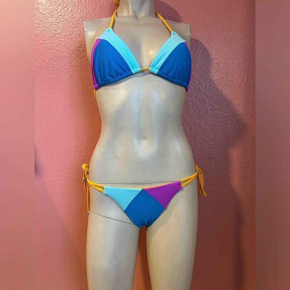 BEACH BUNNY BIKINI SET..